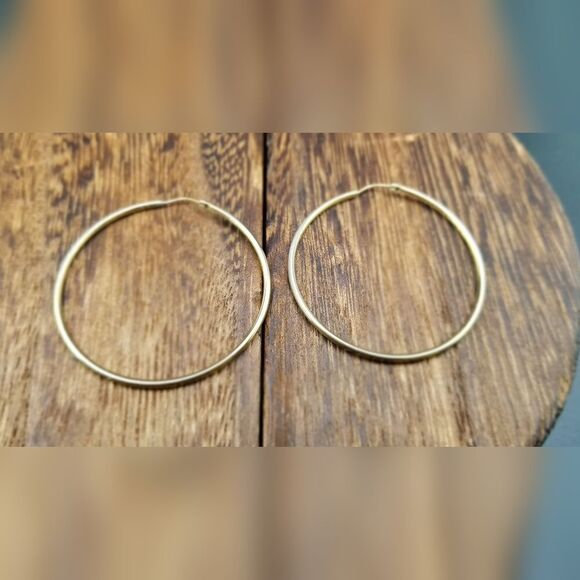 Thin gold tone hoop earrings E0334 - Picture 1 of 3
